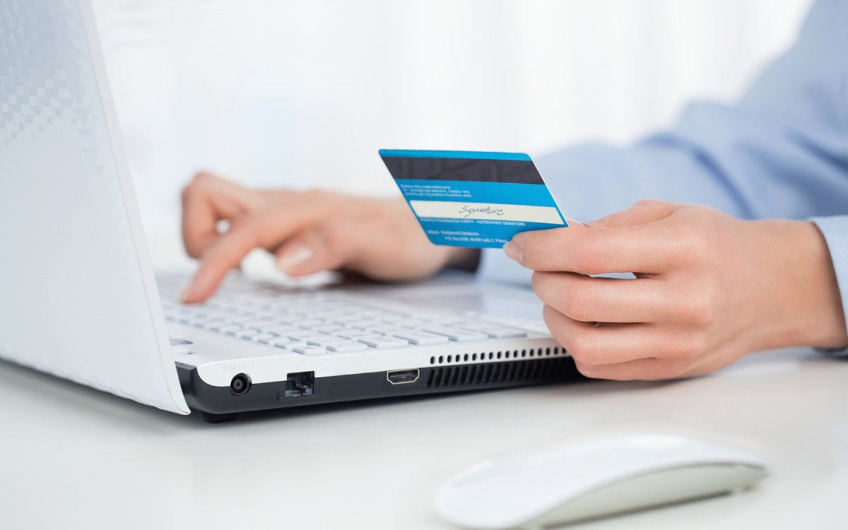 7 Mistakes to Avoid While Using Debit Cards